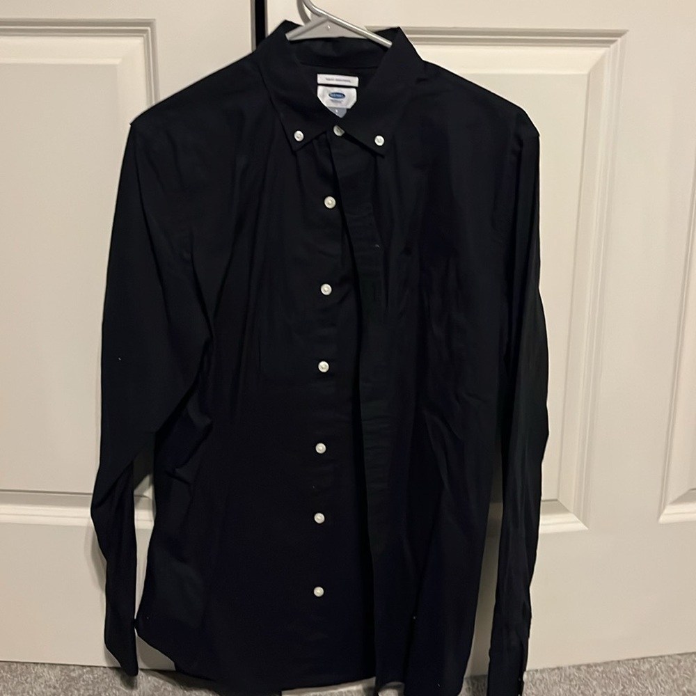 Old Navy Black Slim Fit Shirt. Like new! No signs of wear!